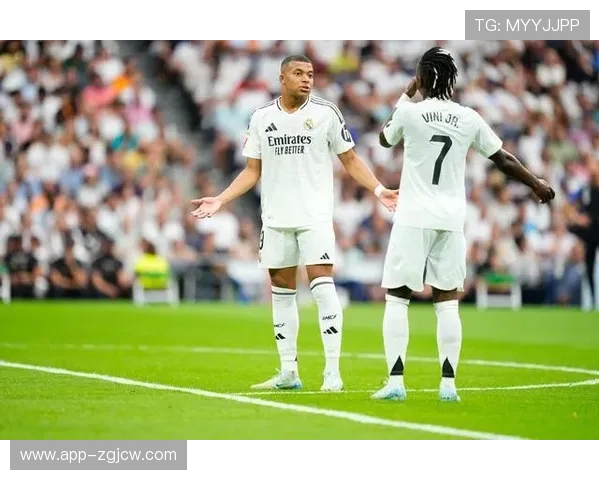 姆巴佩正式加盟皇家马德里，与维尼修斯、罗德里戈组成三叉戟